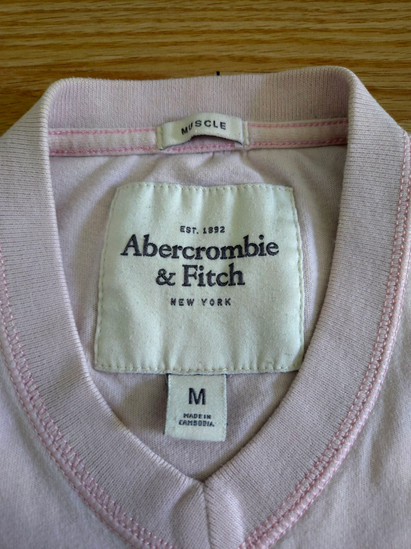 Camiseta rosa Abercrombie and Fitch talla M – photo 3